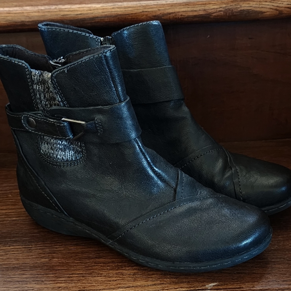 Clark's ankle Boots 7.5